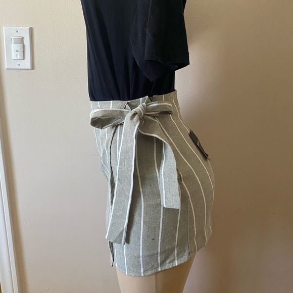 NWT - Forever 21 - Mini Skirt - Size S - Picture 2 of 4